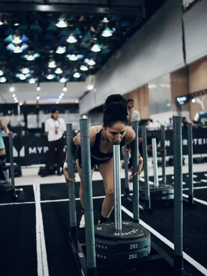 Pure determination. A member of our crew digs deep during the sled push, showcasing the grit we build in our HYROX prep program.