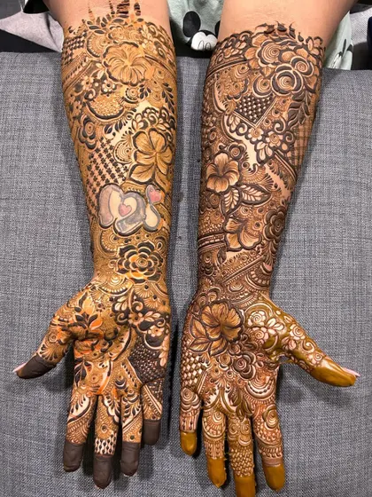 This design shows how two different styles can be blended. One arm has a more traditional floral look, while the other incorporates personalized cartoon figures.