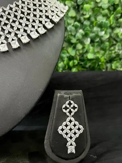 A detail shot of the matching earring and a section of the necklace from this beautiful AD set.