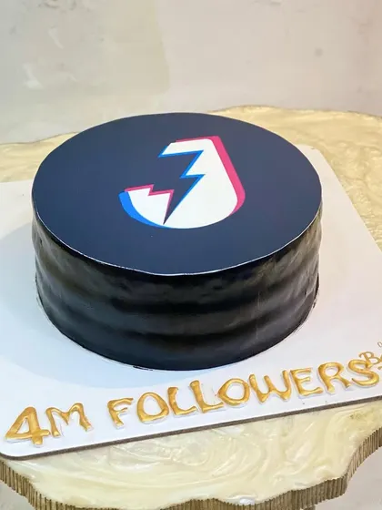 A sleek and simple corporate cake to celebrate 4 million followers for the Josh app. I can create cakes with any company logo for your corporate events.