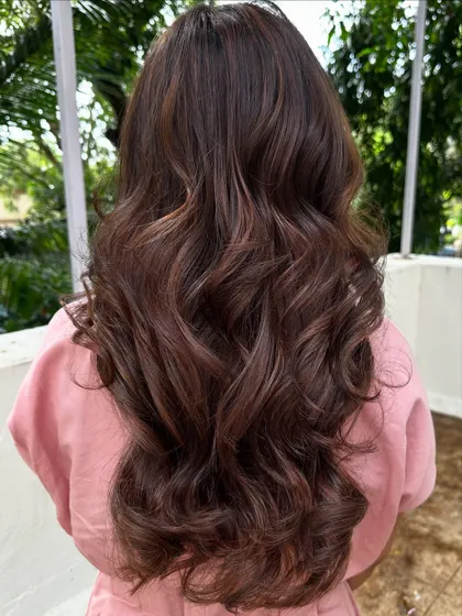 The full look from the back. The combination of a fresh haircut and new highlights creates so much movement and shine.