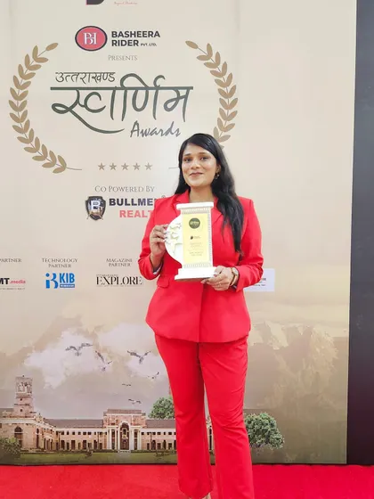 Holding the "Anchor of the Year" award at the Uttarakhand Swarnim Awards. It was an honor to be recognized in my home state, a moment that fills me with immense gratitude.