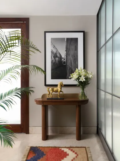Another view of the Koko console table in the SDA Project entrance lobby. Paired with a black and white photograph and a brass sculpture, it demonstrates how our bespoke furniture serves as a foundation for creating personal, art-filled narratives within a space.