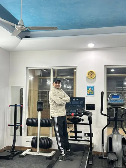 Another treadmill pose.