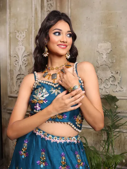 Another beautiful angle of this vibrant sangeet look.