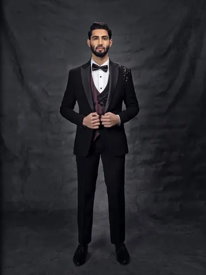 Beautifully curated kut dana work on this black suit adds a touch of sparkle and makes it the right fit for this wedding season.
