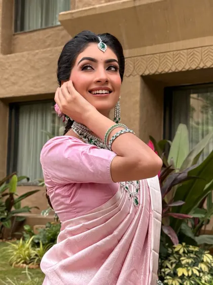 A dreamy bridal look in the softest glow. This pastel pink South Indian look is all about clean elegance and effortless charm, proving simple details can be unforgettable.