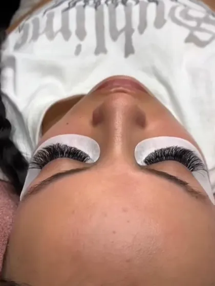 A full set of volume lashes, freshly applied. You can see the density and perfection right after the session is complete.