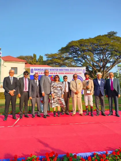 The presentation ceremony for the memorial million with the winning team of Exceed.