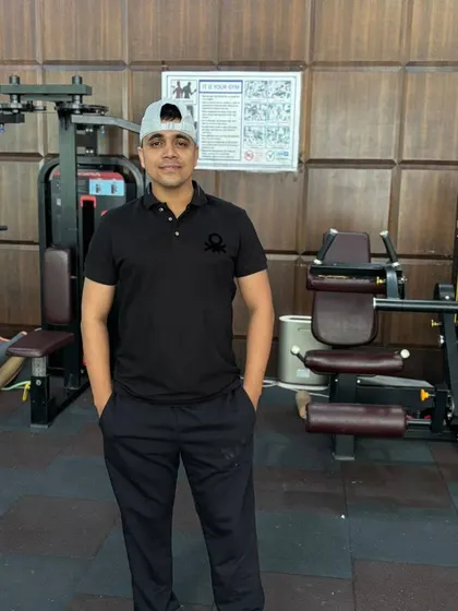 Casual pose in the gym.
