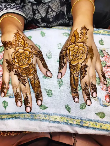Another look at this stunning floral design, showing the intricate shading and detail.