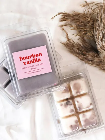 Ensure your house smells divine this festive season with our 'Bourbon Vanilla' wax melts.