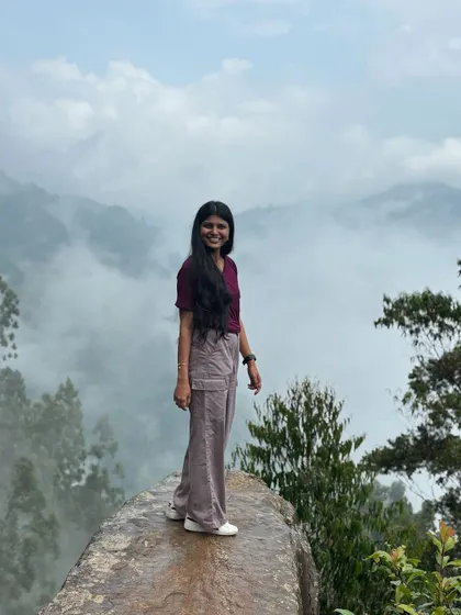 A picture-perfect moment for a traveler at Dolphin Nose, with clouds rolling through the valley below.