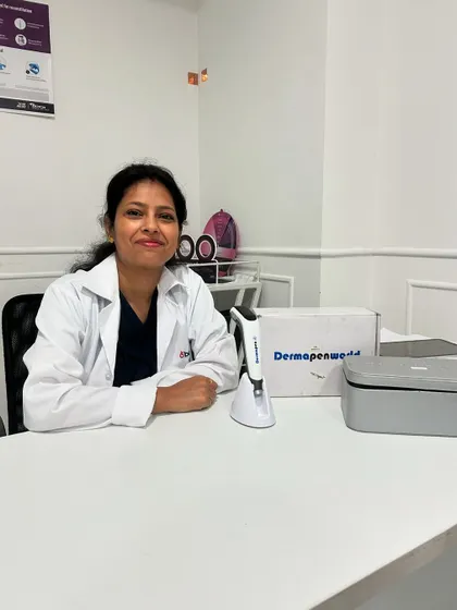 Our Dr. Shivani with the Dermapen4 device. She stands by the precision and effectiveness of this Million Fractional Therapy, which has helped her patients achieve their best skin yet at our Lavelle Road clinic.