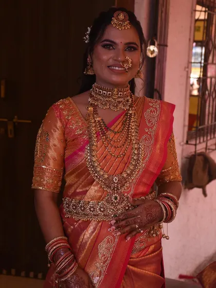 The bride looking flawless and happy. Pre-pleated sarees are a stress-free solution for brides, especially for destination weddings.