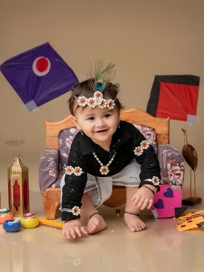 A crawling baby wearing a floral halwyache dagine headband. This is a super cute option for baby girls celebrating their first Makar Sankranti.