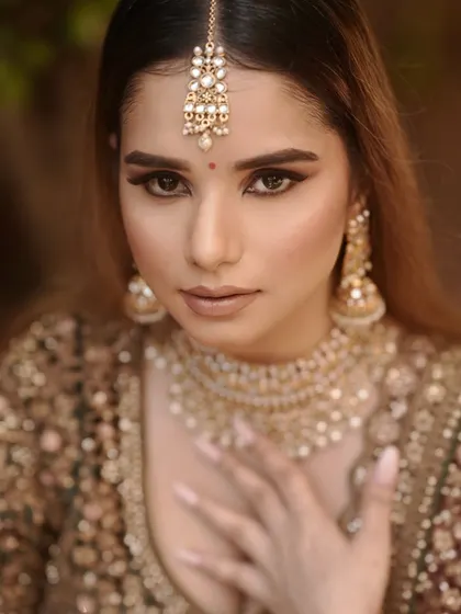 Another beautiful portrait from the same outdoor shoot.