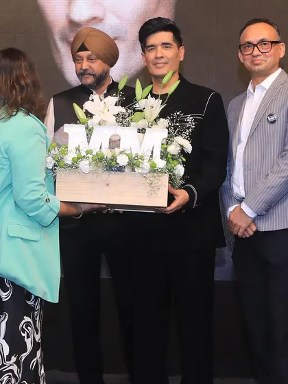 Another shot of the custom hamper being presented. It's always a pleasure to collaborate with institutions that value creativity and design.