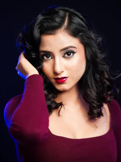 This pose highlights the soft curls and the beautiful shape of the hairstyle, perfect for a night out.