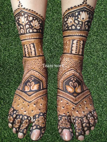 A beautiful bridal foot design with swan motifs, symbolizing grace and love.