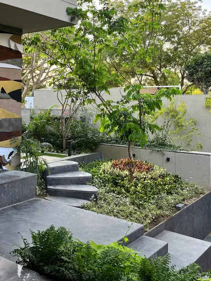 I see the soil as a drawing board. This stepped pathway ascends into a small, wild bed of greens, visually demarcating the entrance of the home while creating a beautiful moment of discovery.