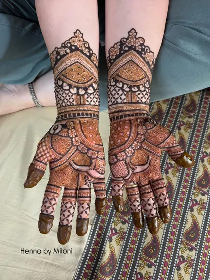 A beautiful example of a non-figurative bridal design, using bold patterns and negative space to create a striking effect on both hands.