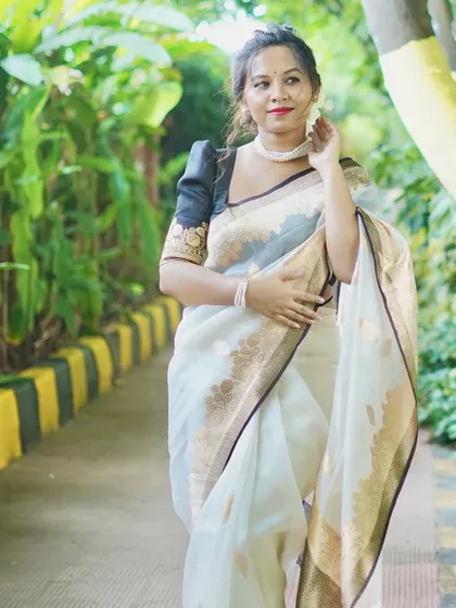 A closer look at the Kora Organza saree, showing the rich Kadwa weaving.