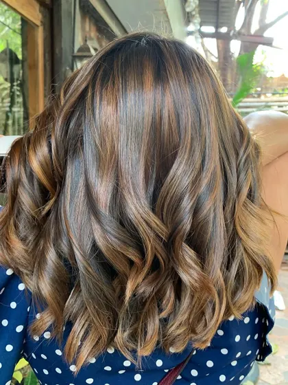 The shine on this non-bleach color is just incredible. Healthy hair is always the goal. (No filter)