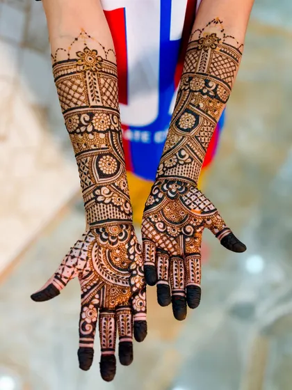 Another view of the full-arm kids' mehendi, personalized with the name "Zohan."