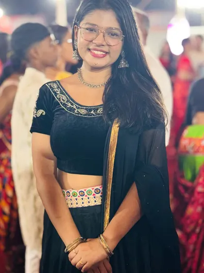 A client looking lovely in a simple black velvet ghagra for Navratri. The colourful belt adds a pop of festive colour.