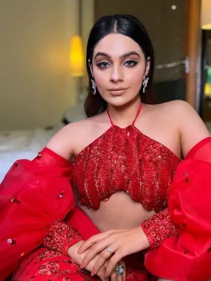 Presenting a perfect glam sunset gala look. The unique halter-neck blouse is the star of this outfit.
