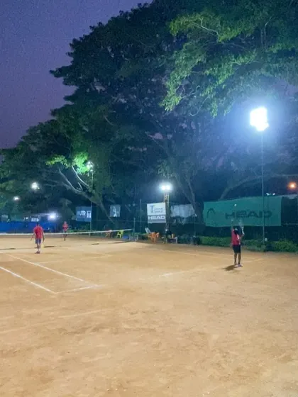 The game doesn't stop when the sun goes down. All six of our clay courts are equipped with professional floodlights, perfect for anyone looking for a night tennis court booking.