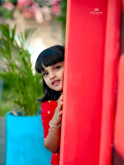 A playful game of peek-a-boo! We use the colorful structures in our garden to create fun and interactive photo opportunities.