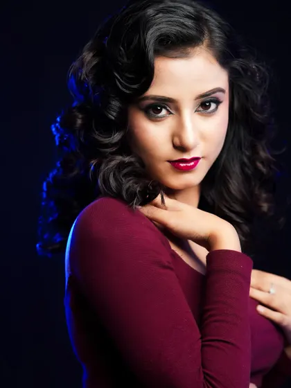 A close-up portrait that captures the confident and alluring mood of this classic glam look.