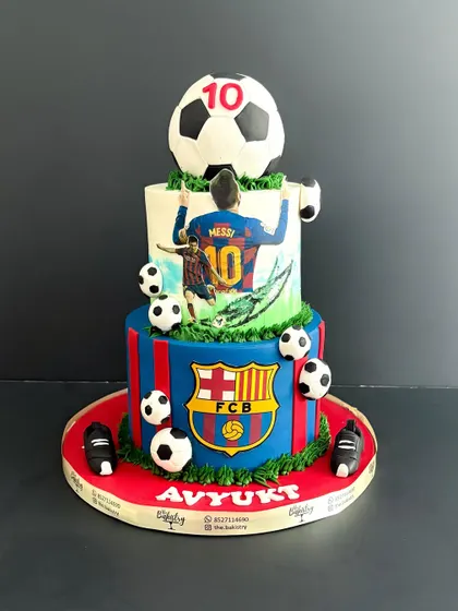 A slightly different angle of the football masterpiece, showing the detail of the edible soccer balls scattered around the tiers.