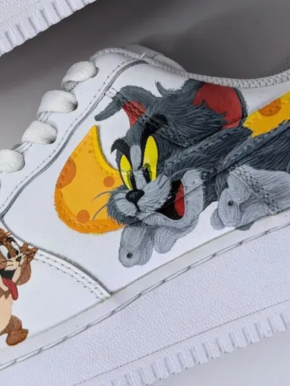 A detailed close-up of Tom and Jerry. I used a style that's a mix of the classic cartoon and the modern movie, and I'm really happy with how clean it turned out.