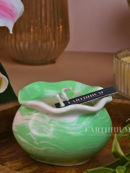 This Jesmonite candle features a beautiful green marble effect and a ruffled edge. Each piece is uniquely patterned, making it a one-of-a-kind item.