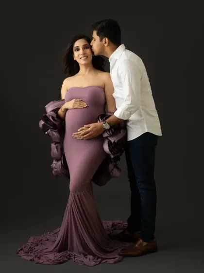 A sweet kiss from the proud dad to be. I always encourage partners to join in for a few shots, even during a glam session focused on mom.