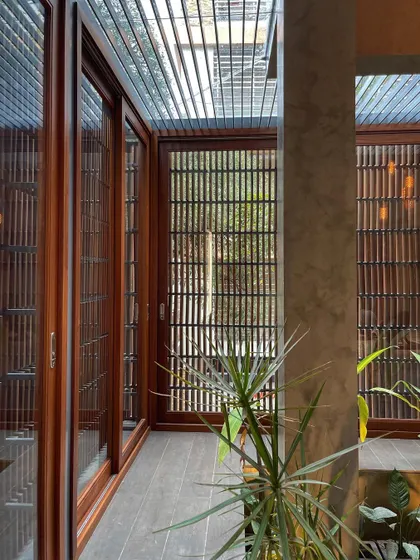 This inside-outside court acts as a shield from the busy street, creating a private, light-filled buffer zone for the living spaces.