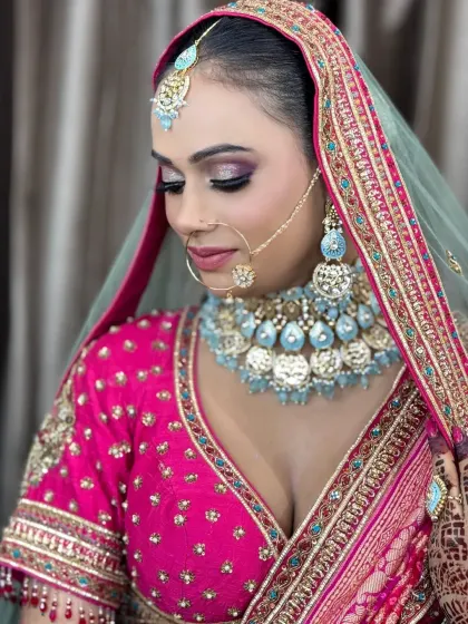 A beautiful shot showing the shimmer on the eyelids. This adds a touch of glamour to the overall look.