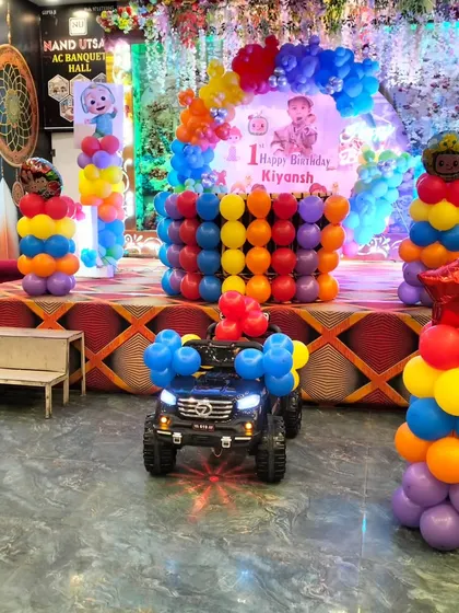 A fun addition to a Cocomelon themed party. A mini toy car decorated with balloons is placed right in front of the stage, making for a great photo opportunity for the birthday boy.
