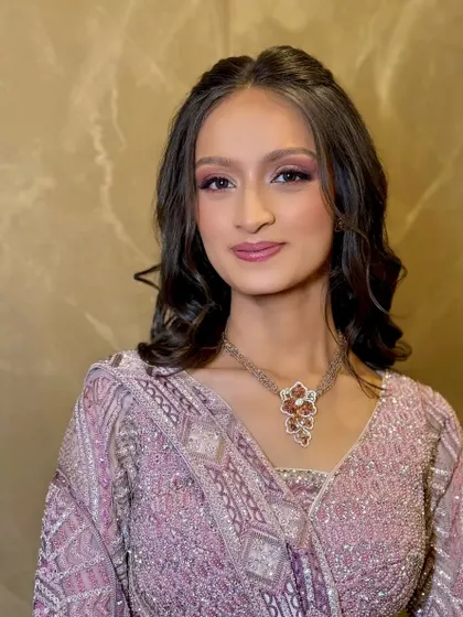 A soft glam look for a sangeet, with beautiful pink-toned eyeshadow and a matching lip, paired with a lilac lehenga.