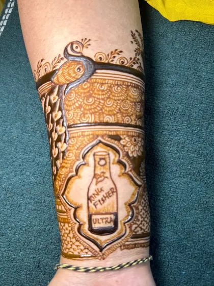 A close-up of the Kingfisher Ultra bottle we included in the bridal design. It’s always fun to add these quirky and personal elements.