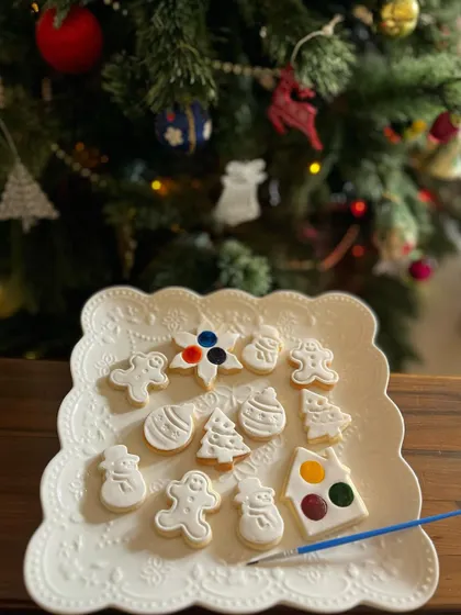 Getting into the festive spirit with a Christmas-themed PYO cookie kit. These make for a wonderful holiday activity or a sweet, personalized gift. I have lots of themes available all year round, from superheroes to animals!
