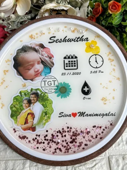 A top-down view showing the layout of the baby birth details, including icons for the date, time, and blood type.