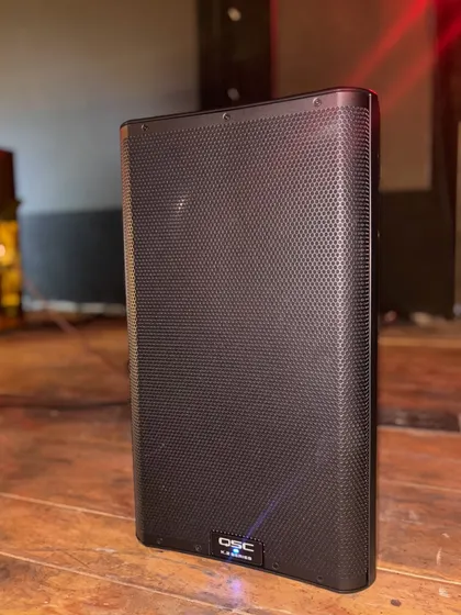 Another shot of the robust QSC K12.2 speaker. Its versatility and power make it a top choice for clubs and venues that need reliable, high-quality audio night after night.