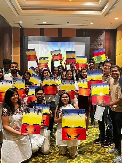 A group photo from one of the three simultaneous corporate workshops. The coordination was intense, but the results were fantastic.