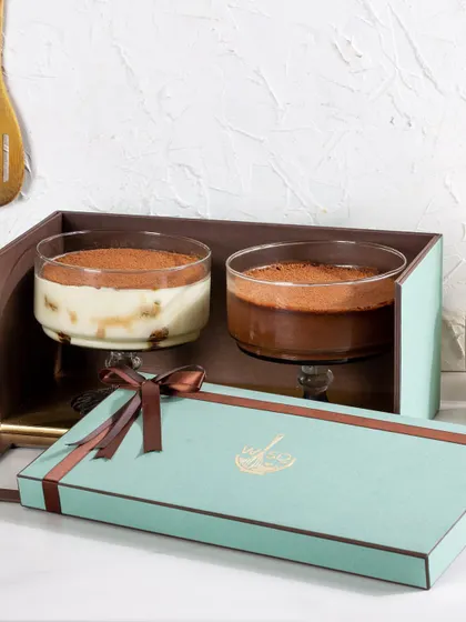 Another view of our Tiramisu and Dark Chocolate Mousse twin gift set, highlighting the elegant Tiffany blue box.
