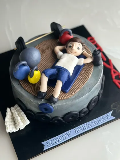 Built with butter, not biceps. A gym-themed cake for the one who lifts heavy and celebrates harder, complete with fondant kettlebells, barbells, and a protein shaker.