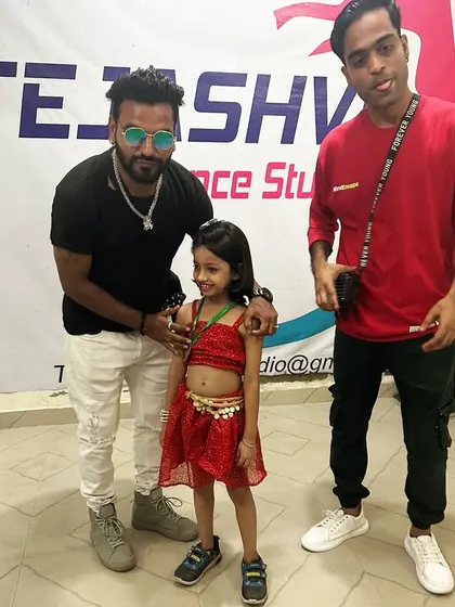 A picture of Vidhi with the judges. She's a future star for sure.